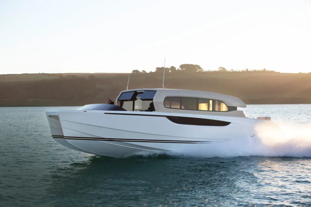 Limousine Catamaran Tender 1