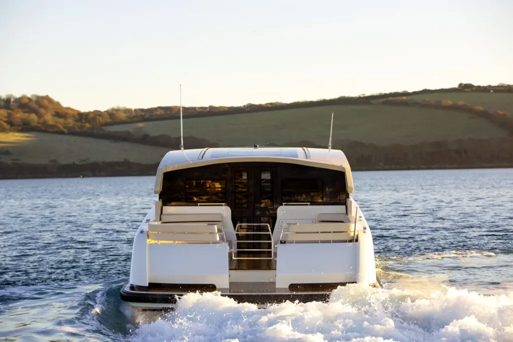 Limousine Catamaran Tender stern
