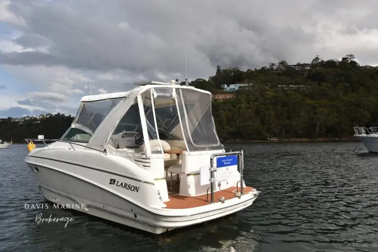 2004 Larson Cabrio 274 sold by Davis Marine Brokerage