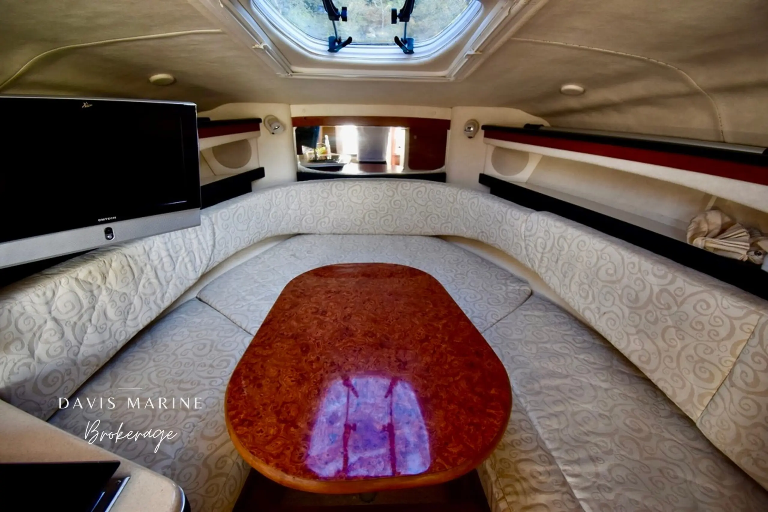 2005 Sea Ray 275 Sundancer Interior