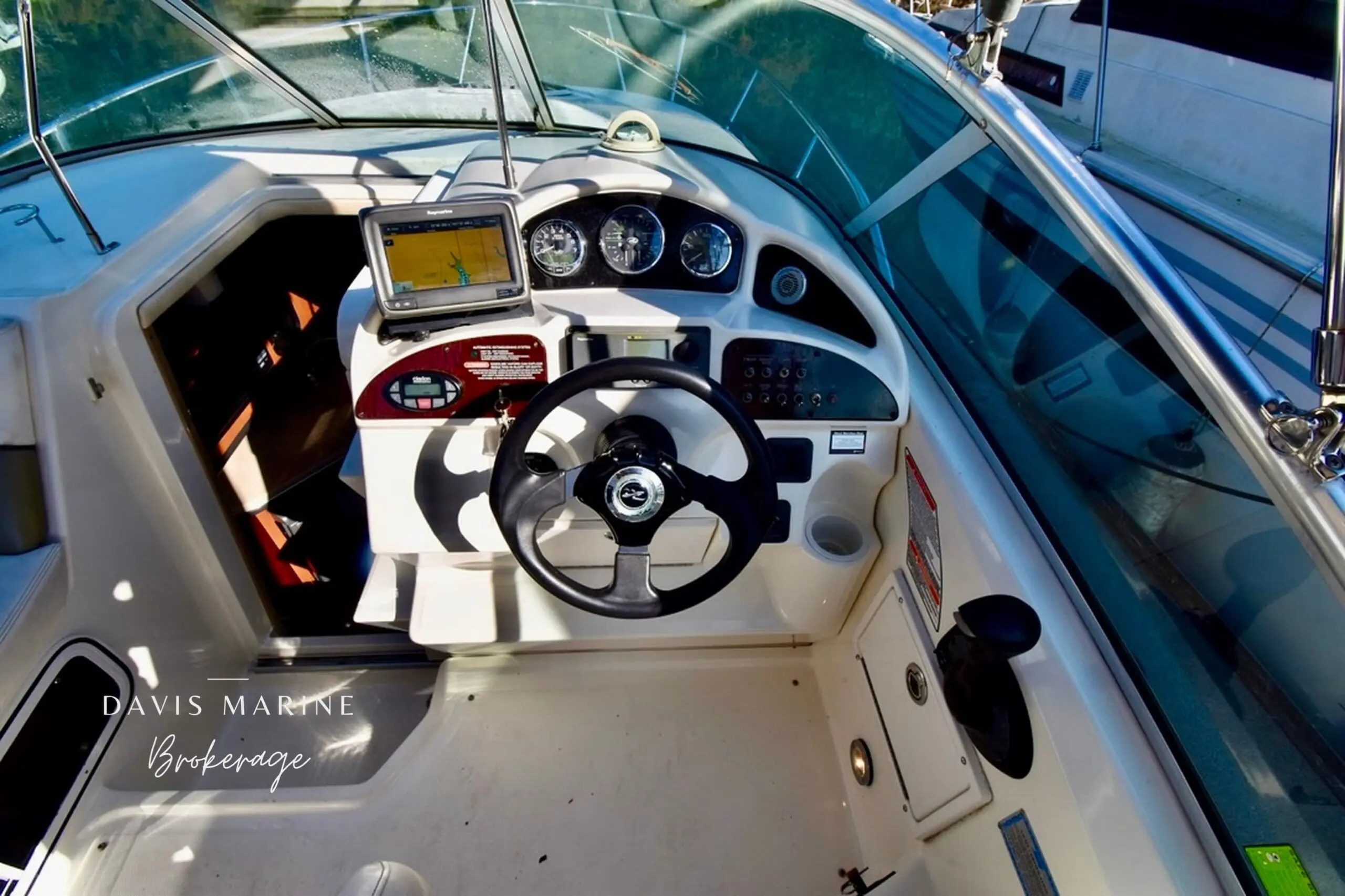 2005 Sea Ray 275 Sundancer Cockpit