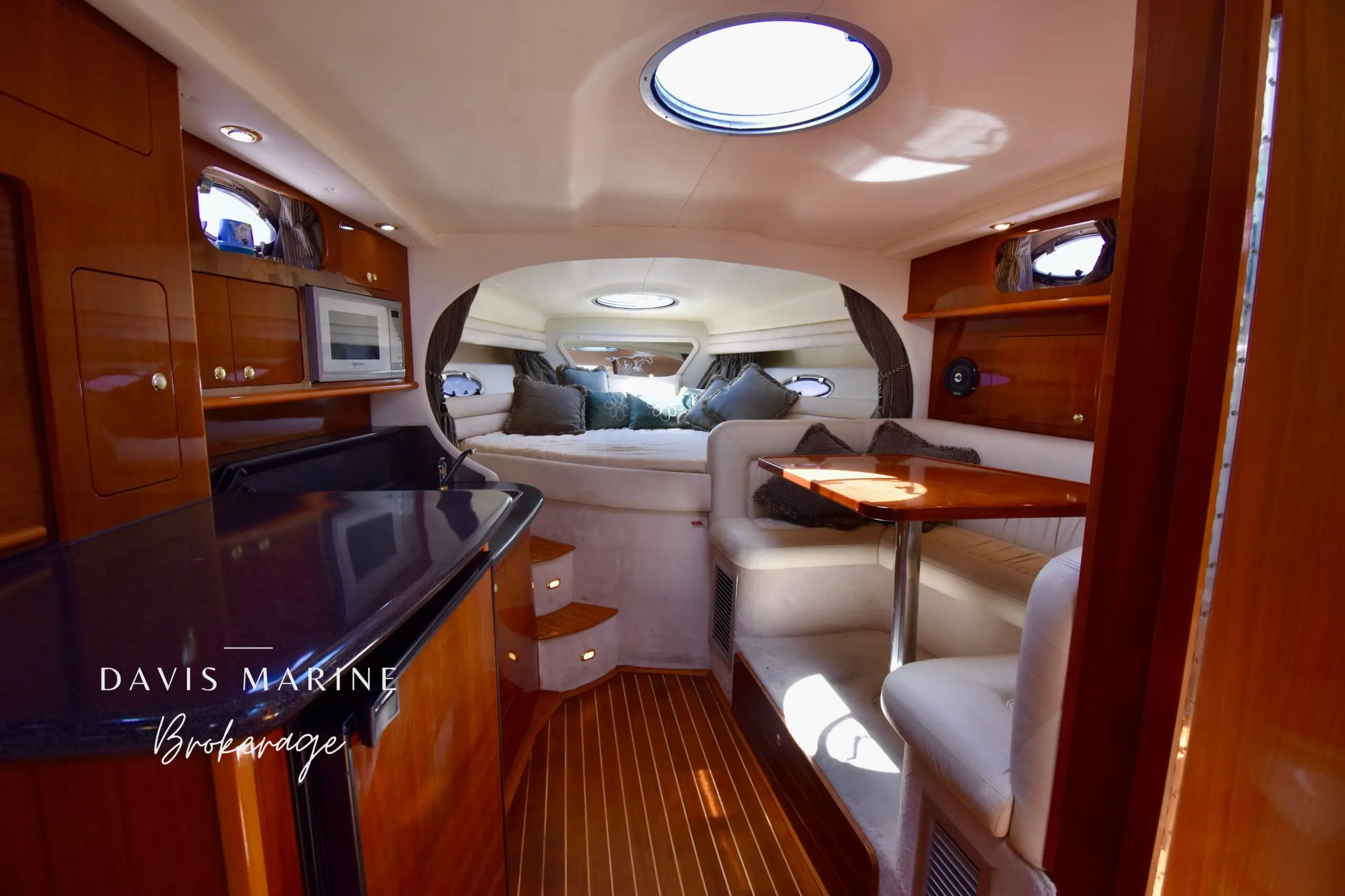 2001 Mustang 3800 Sportscruiser Cockpit