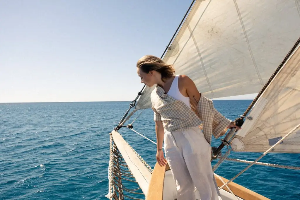 Motor Yacht vs. Sailboat- Which One is Best for You Comfort and Performance