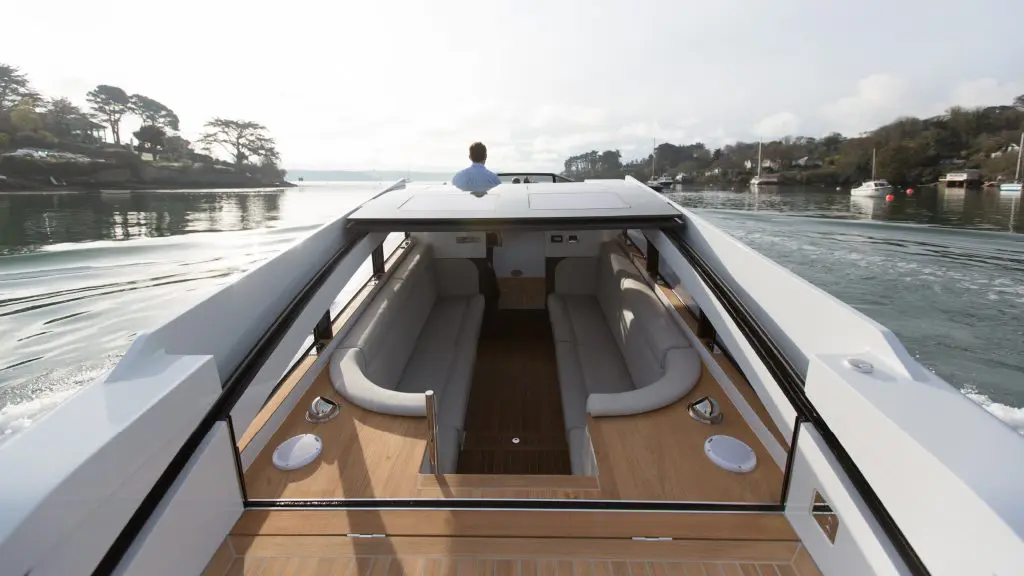 Who Is the Right Superyacht Tenders Builder for You