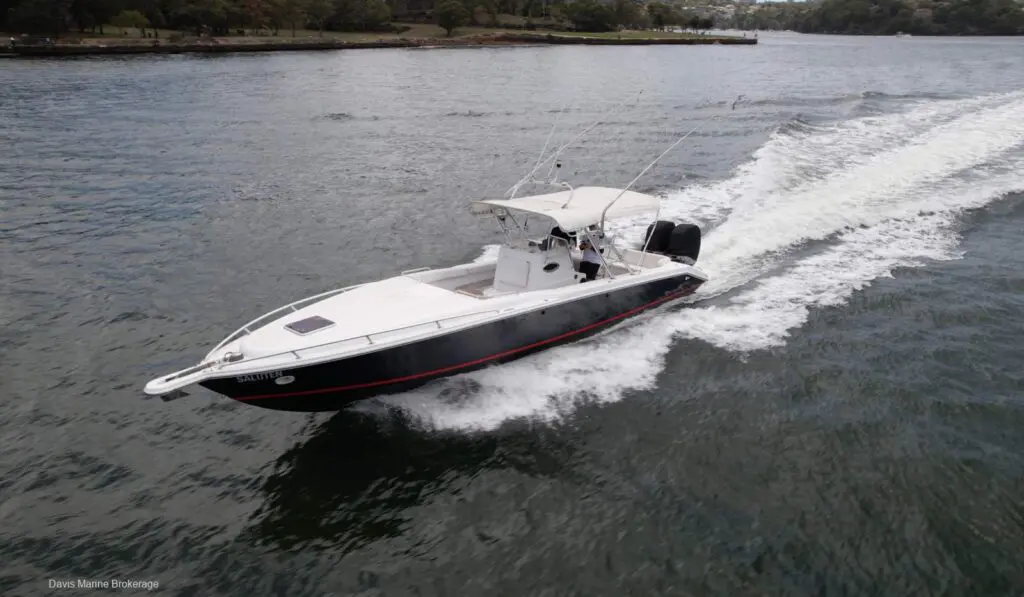 2006 Al Dhaen 360 OF Wavebreaker centre console with blue hull