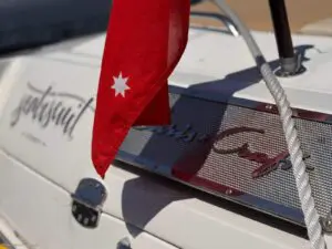 Chris-Craft Corsair 28 — helm and forward cabin