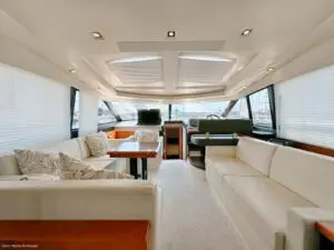 Prestige 500 S saloon with electric opening sport roof