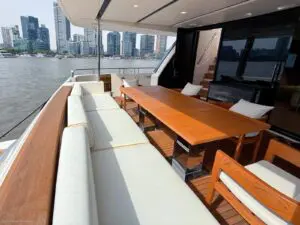Sanlorenzo SL96 flybridge entertaining area