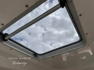 Roof hatch in the Arvor 675 Sportsfish wheelhouse