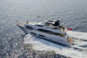 Sunseeker 95 Yacht main-deck master suite