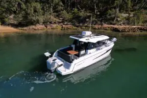 Parker 790 Explorer — cockpit with fishing package