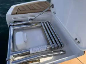 Telescopic stainless boarding ladder on the Mar.Co 35 R-Evolution