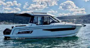 2020 Jeanneau Merry Fisher 895 running, bow quarter
