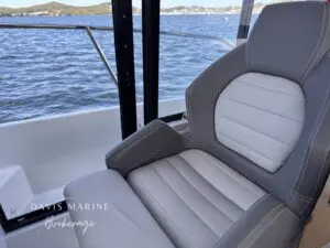 2020 Jeanneau Merry Fisher 895 bolster helm seat