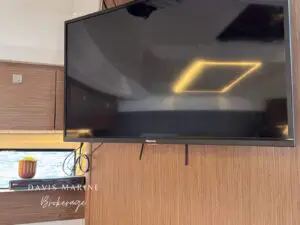 2020 Jeanneau Merry Fisher 895 TV in the cabin