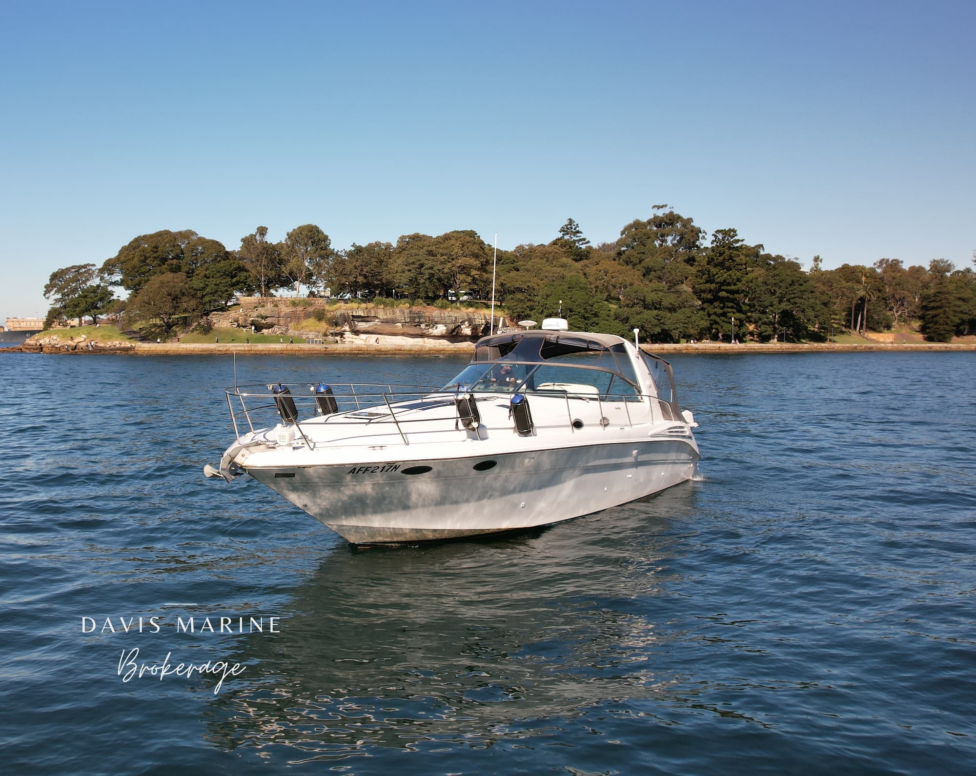 1999 Sea Ray 400 Sundancer sold by Davis Marine Brokerage