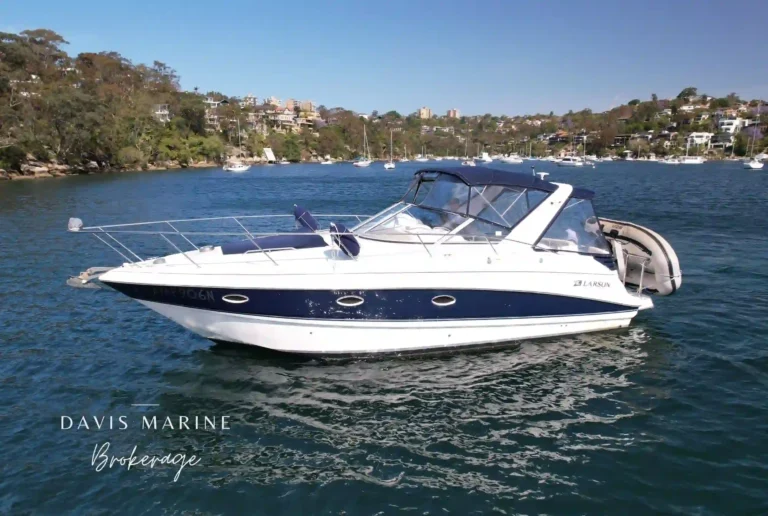 2005 Larson Cabrio 330 sold by Davis Marine Brokerage