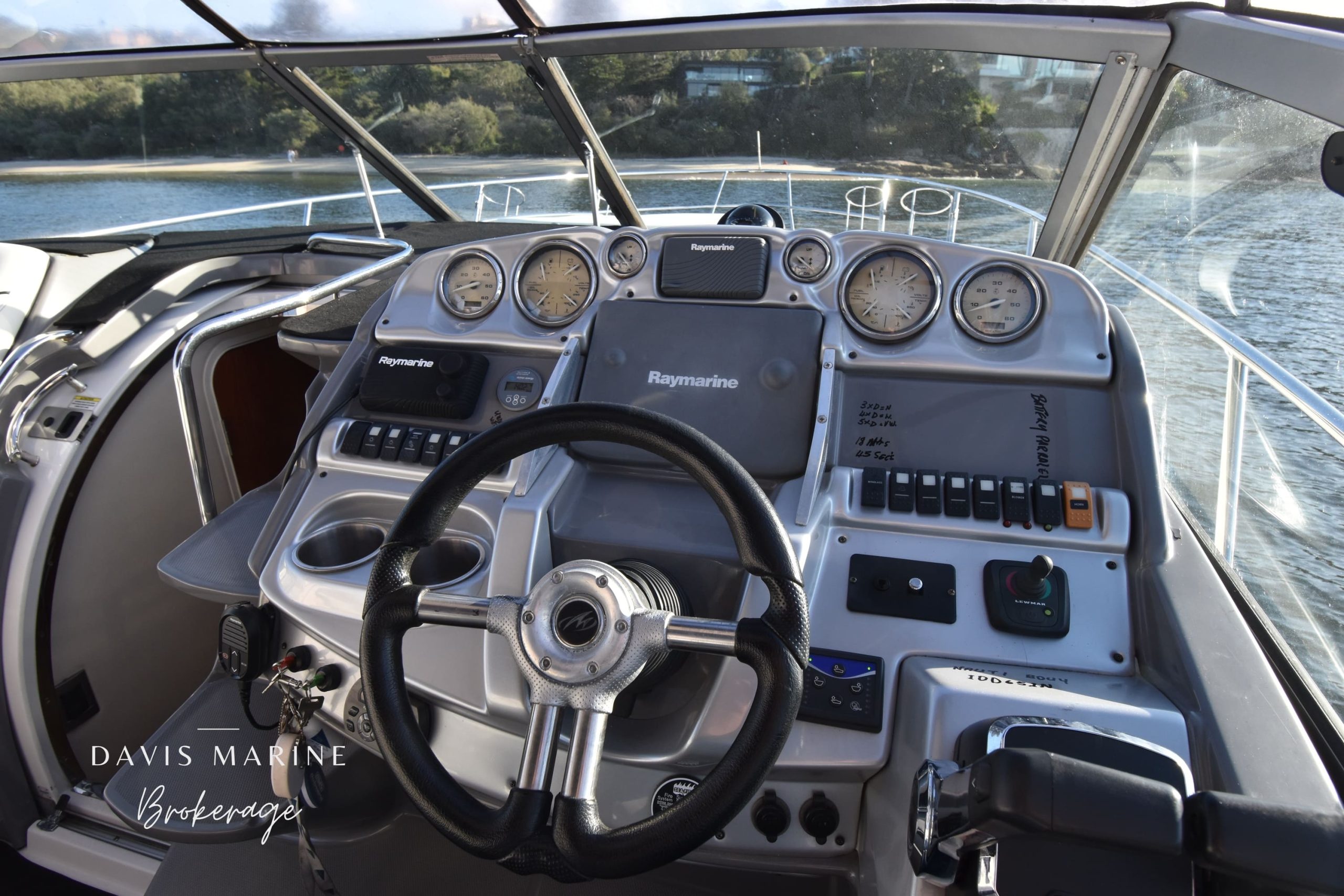 Monterey 330 Exterior