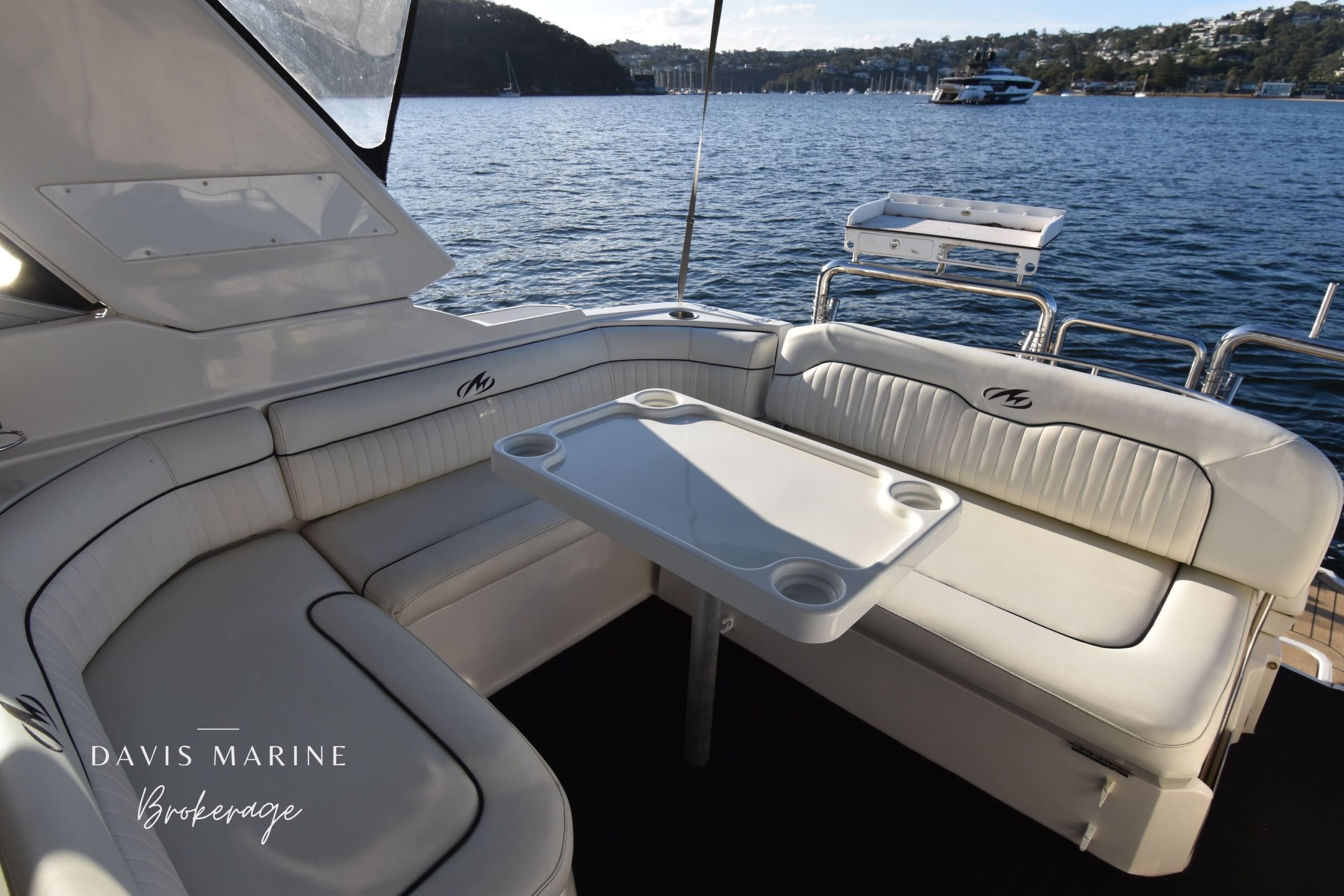 Monterey 330 Exterior